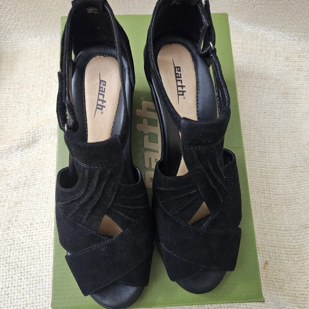 Earth Women's Black Suede Open Toe Shoes. Curvet Wide. Size 9